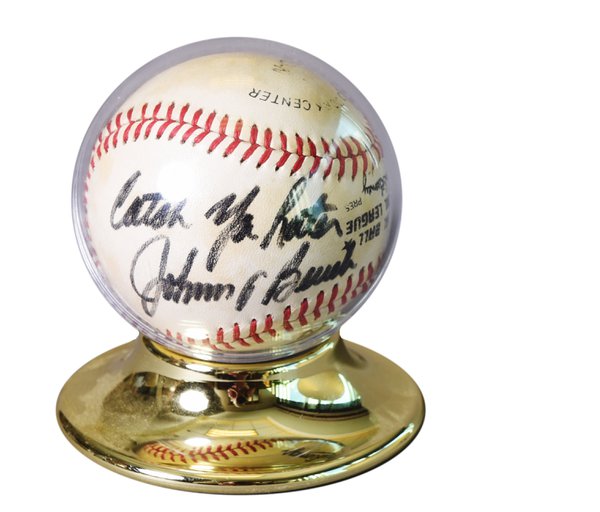 Johnny Bench Autographed Baseball.jpe