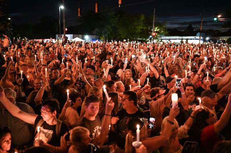 Elvis Week Candlelight Vigil