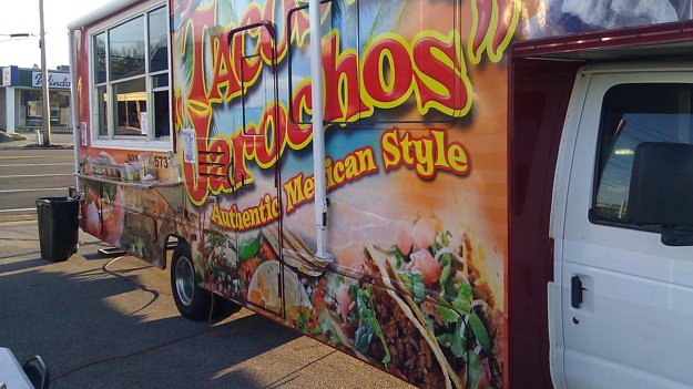 The new Tacos Los Jarochos food truck is parked at the corner of Mendenhall and Summer.