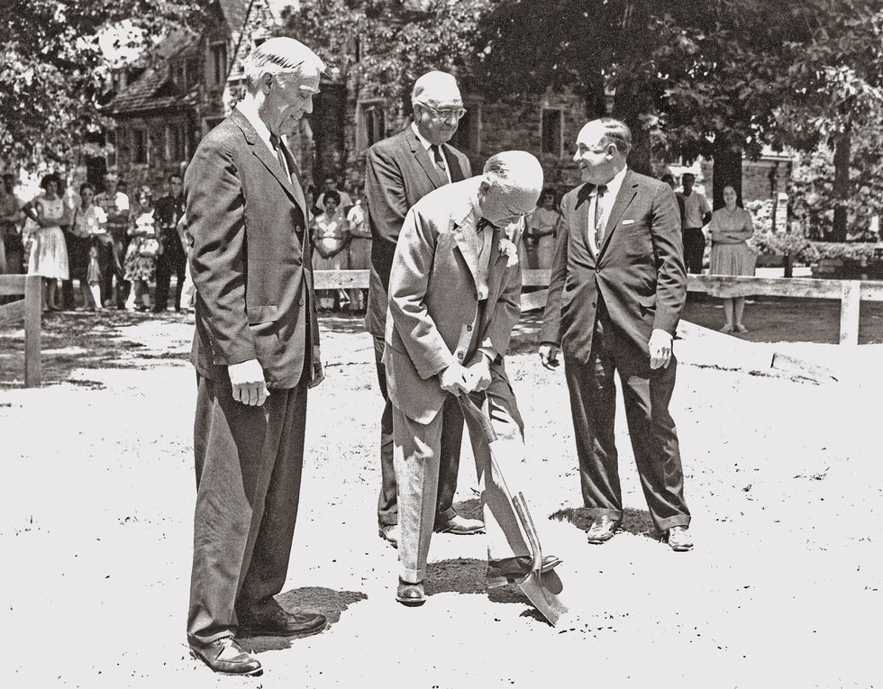 HalliburtonGroundbreaking-Rhodes_cc.jpg