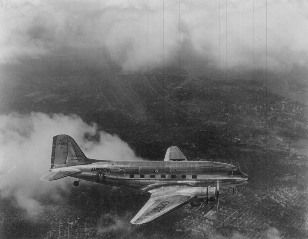 American_Airlines_DC-3-Wikipedia.jpg