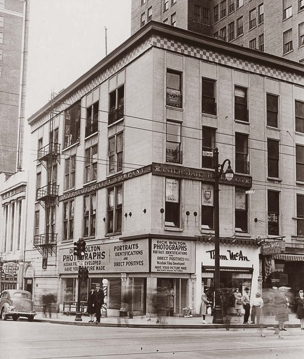 Main&Madison-1943.jpg