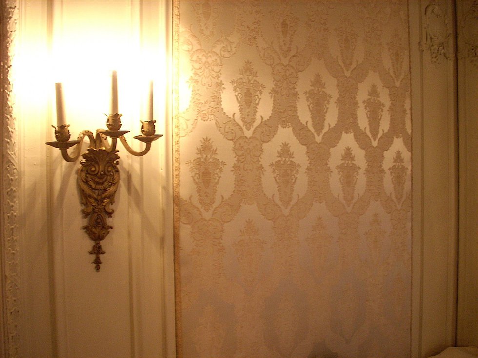 Wallpaper&Lamp.JPG