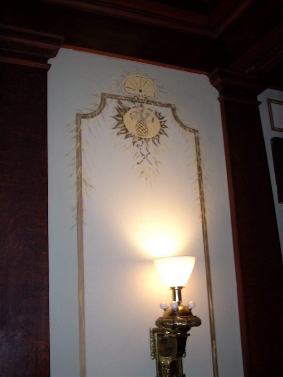 Wallpaper&Lamp2.JPG
