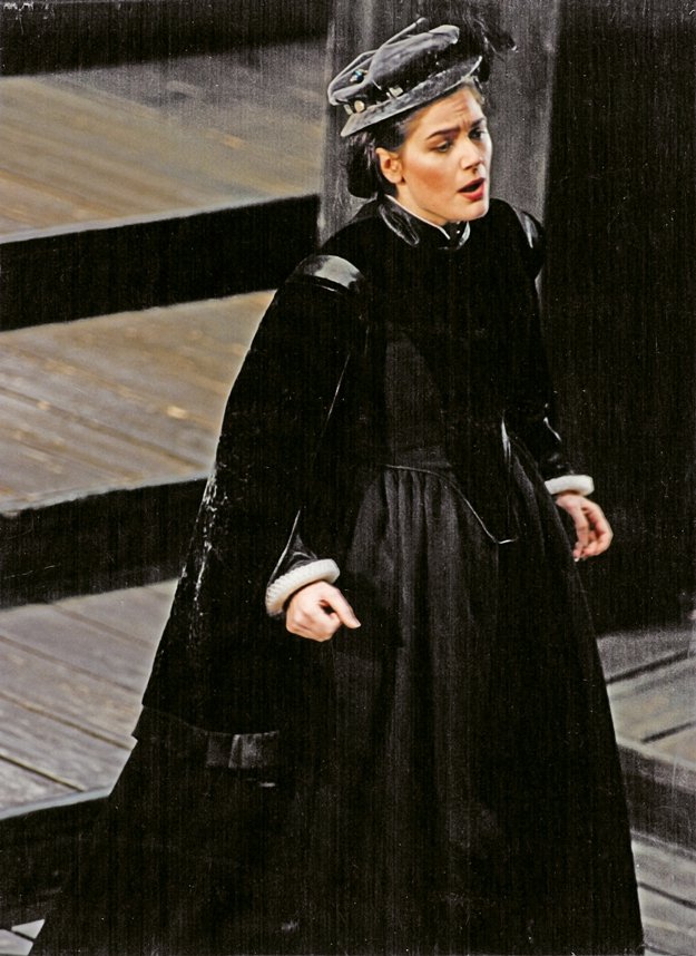 At Teatro Communale in Bologna, Italy, Esperian sings the lead role in Donizetti’s Maria Stuarda.
