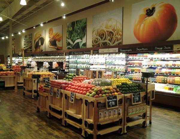 The new Fresh Market on Union Avenue features spacious aisles, local vendors, and an in-store bakery that makes 30 different varieties of bread every day.