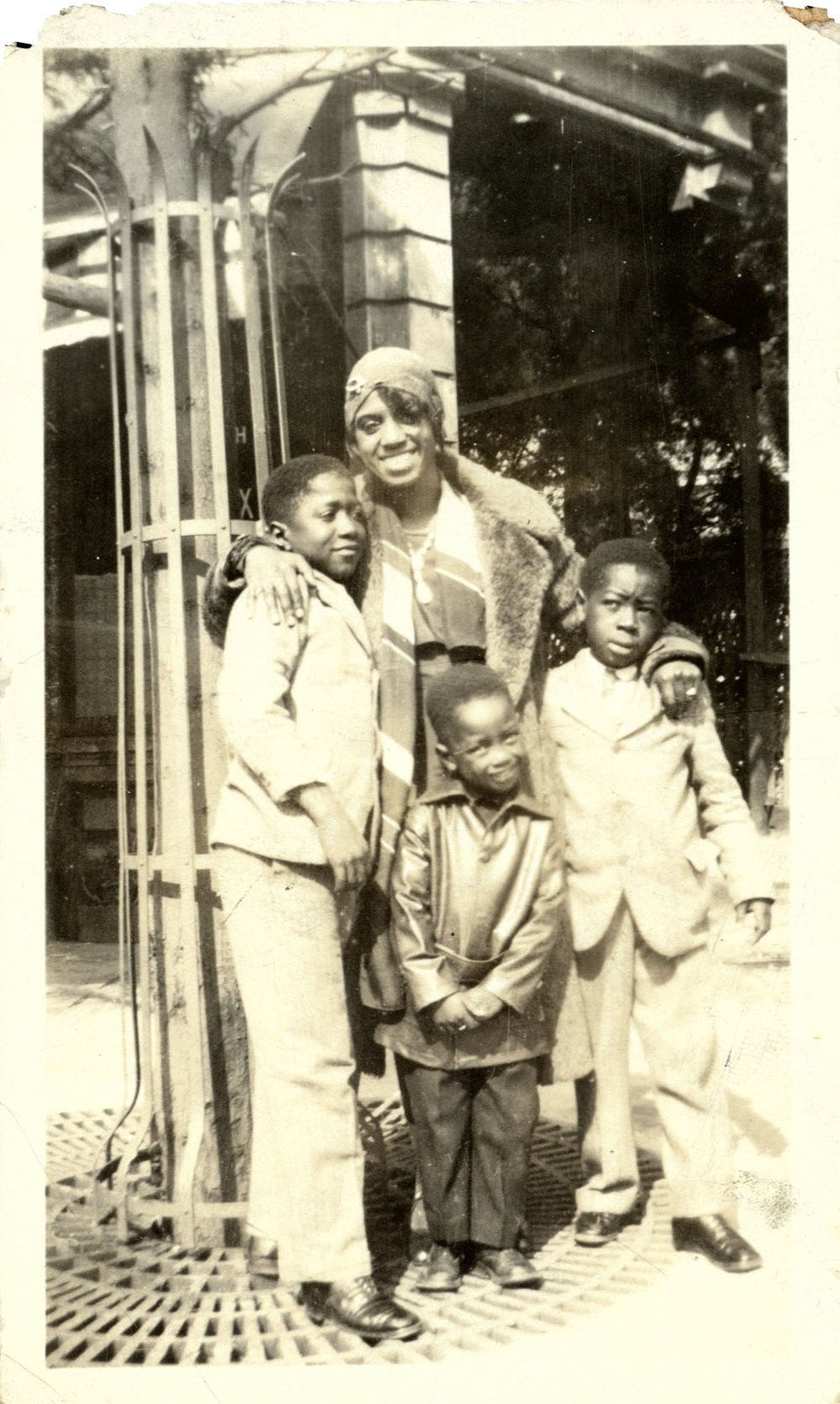 Cast members enjoy their 1929 visit to California, though the exact location has not been identified. The children are (left to right) Milton Dickerson, Walter Tait, and Robert “Bones” Couch. 