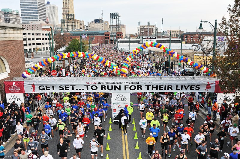 Runners_ready_for_the_St__Jude_Memphis_Marathon_SZVrlpEd64mdNPTYDe4-kRn_rgb_l.jpg